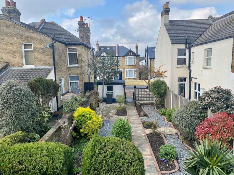Charming Seaside Cottage In Leigh-On-Sea Southend-on-Sea Exterior photo
